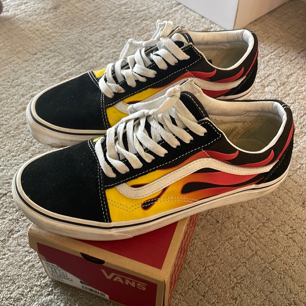 flame vans woman’s 9 men 7.5